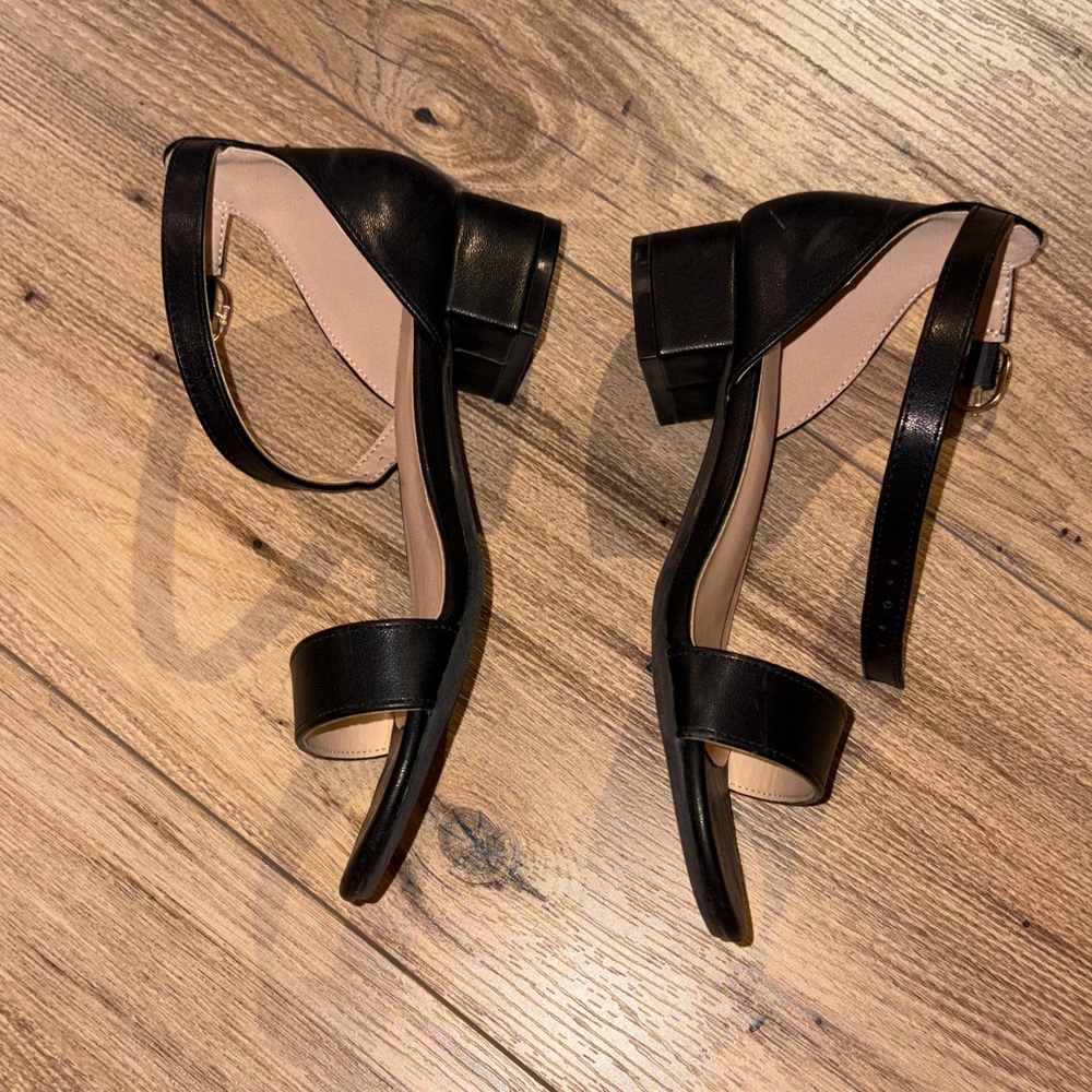 Elegant Black Strappy Women's Sandals - Picture 4 of 8